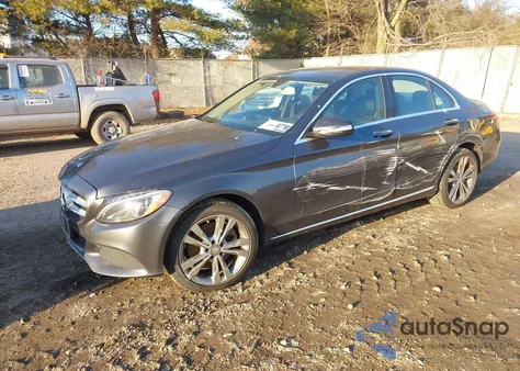 2015 Mercedes-Benz C 300 4Matic из США, поврежденный, VIN 55SWF4KB1FU066421